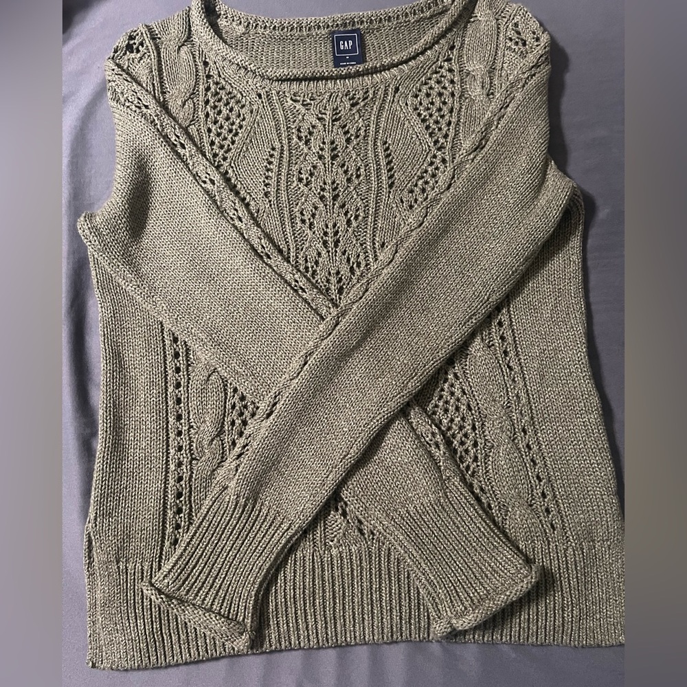 Gap sweater size medium